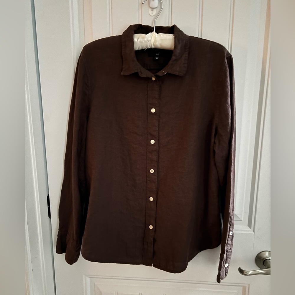 J Crew 💯 Irish linen button up top.